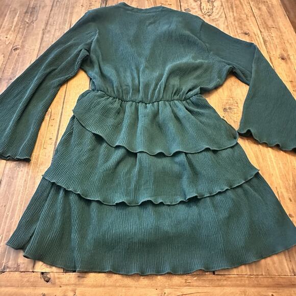 Zara Bell Sleeve Mini Tiered Ruffle Dress Size Small Ribbed Green V Neck - Picture 11 of 13